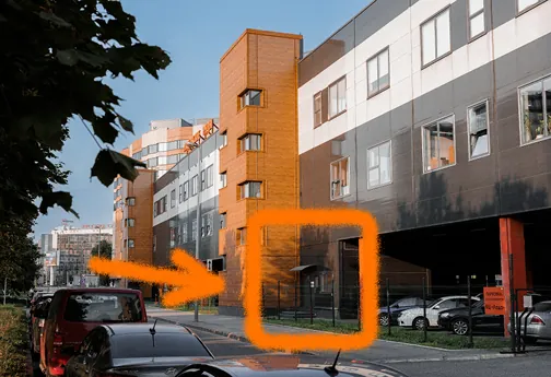 Вход в бизнес центр - фото